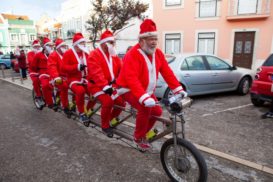 Moita - 1ª Edição - Desfile de Pais Natal em Bicicleta Percurso circular tem início na Praça da República