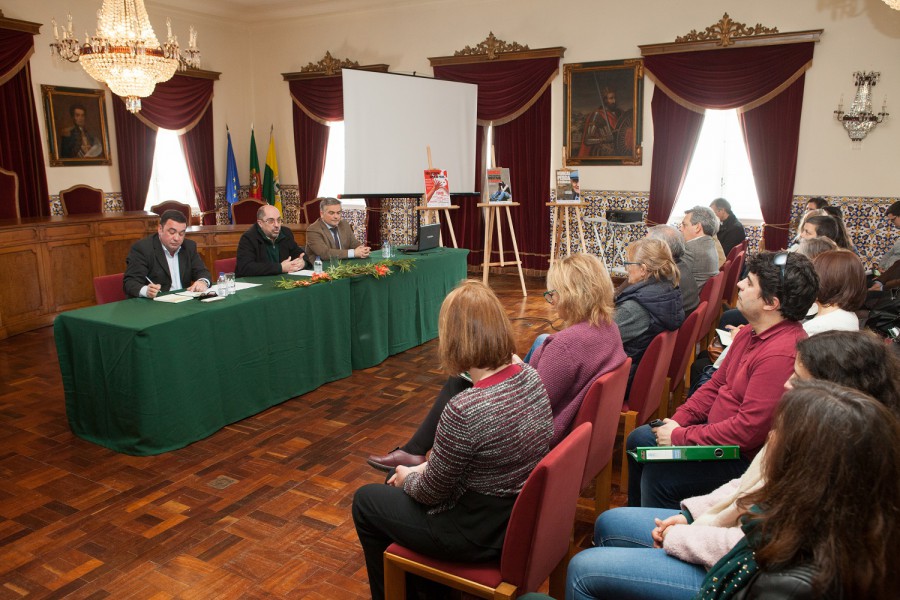 Moita - Centro de Atendimento a Vítimas de Violência Doméstica apresentado aos parceiros sociais É função de todos contribuir para a «rejeição clara» da violência