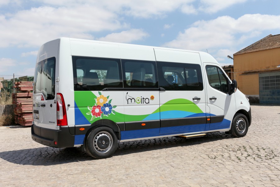 Moita - Viatura de transporte de crianças Adaptada também a pessoas com mobilidade reduzida.
