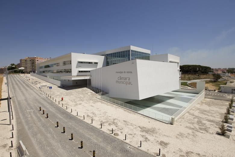 Câmara do Seixal reúne com a E-Redes Acorda medidas para reforço da rede elétrica