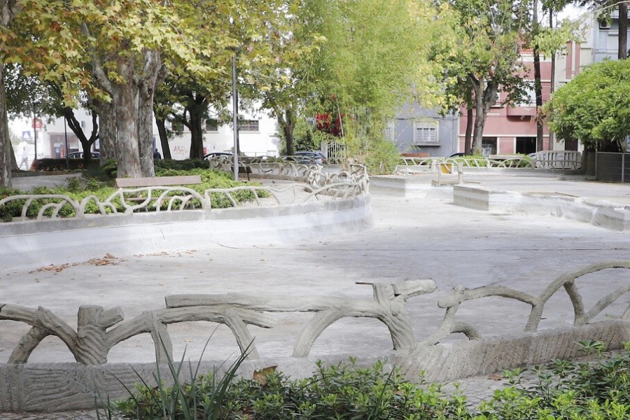Barreiro - Murete do Lago do Parque Catarina Eufémia Restauro já concluído
