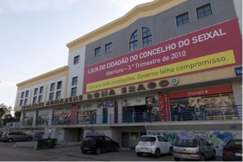 Seixal - Vários governos com disponibilidade para cumprir acordo Câmara exige que governo cumpra protocolo de 2009 . Instalação de uma Loja do Cidadão