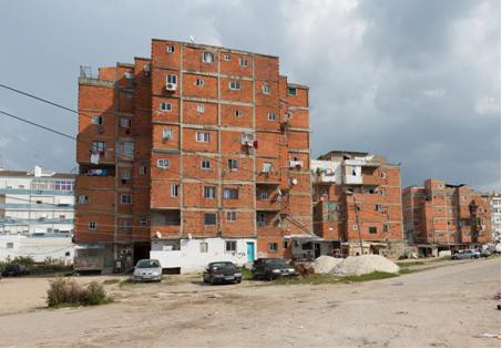Processo de demolição do bairro Vale de Chícharos no Seixal Realojamento de mais 37 famílias que corresponde a 119 moradores