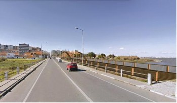 Ponte pedonal em madeira com 76 metros de extensão Vai ligar as frentes ribeirinhas de Amora e Arrentela