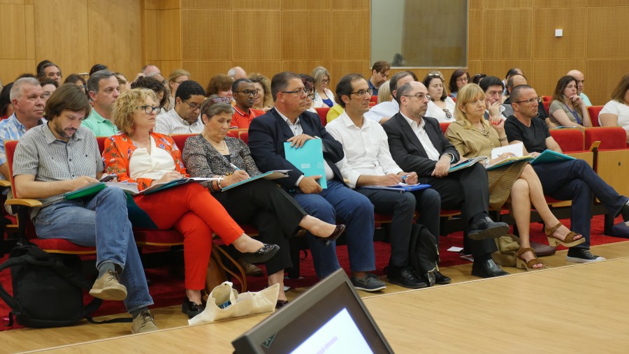 SEMINÁRIO Educação – Autonomia? Transferência de Encargos ou Descentralização Câmaras pronunciaram-se desfavoravelmente sobre prioridades de investimento