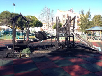 Moita - Parque foi incendiado deliberadamente e está agora encerrado ao público Câmara repudia atos de vandalismo em Parque Infantil.