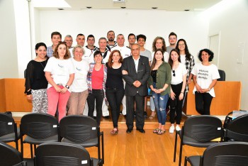 «Construirmos a cidade e um Barreiro mais bonito» Município homenageia trabalho de pintura Muro do Luso Futebol Clube