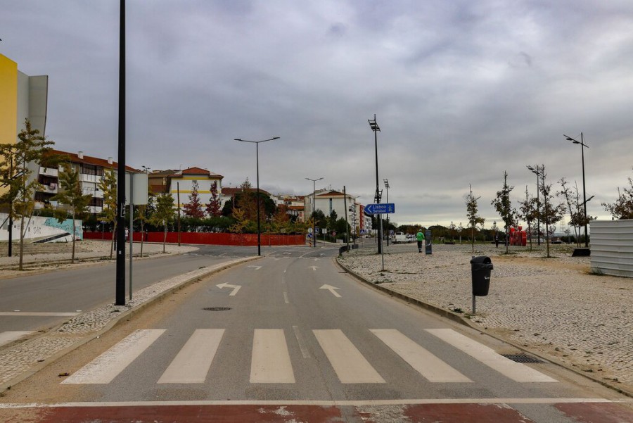 Barreiro - Ligação da rede de drenagem das águas pluviais Trânsito condicionado na Rua de Maputo