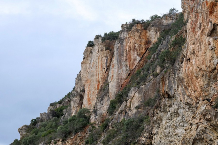 Setúbal - Estudo à encosta da Arrábida entra na segunda fase Massa rochosa com cerca de 5 mil toneladas representava um risco