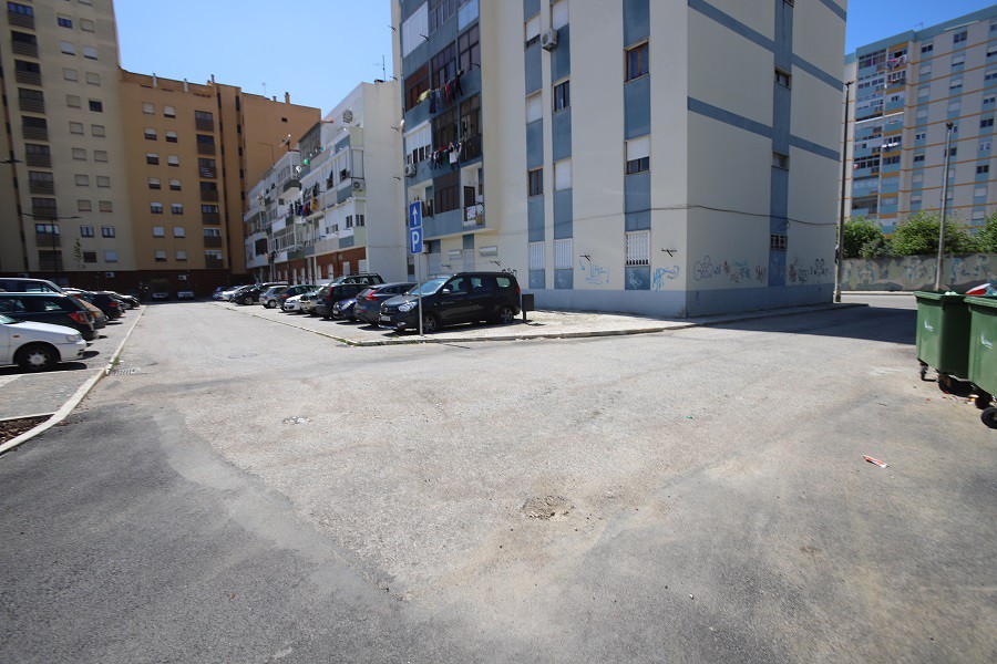 Proibição de estacionamento na Rua dos Descobrimentos - Barreiro Pavimentação na Verderena a partir de 29 de abril