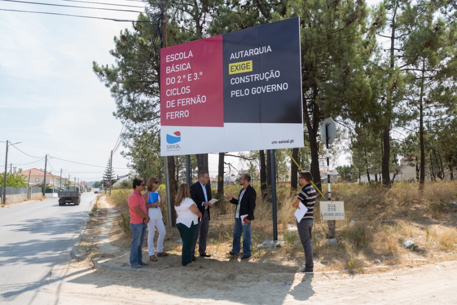 Construção de uma escola básica dos 2.º e 3.º ciclos e secundária em Fernão Ferro Seixal entrega abaixo-assinado na Assembleia da República