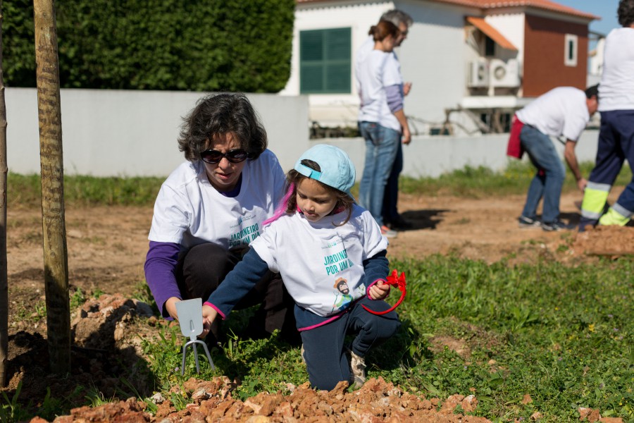 Setúbal - Plantação de árvores na Quinta da Amizade Seja Jardineiro Por Um Dia
