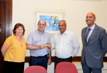 Para marcar arranque dos Transportes Colectivos do Barreiro na Moita Hoje simbolicamente entregue Passe dos TCB a Rui Garcia Presidente da Câmara da Moita