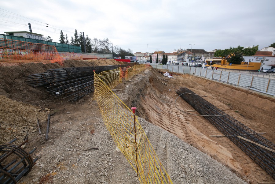 Nova estação intermodal de transportes ferroviário e rodoviário de Setúbal Investimento superior a quatro milhões de euros . Obras noturnas atividade ruidosa temporária