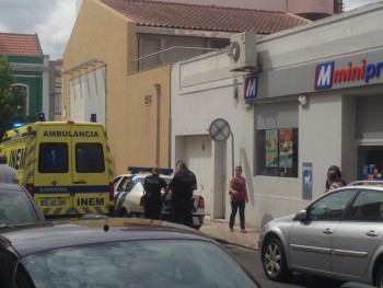Vigilante agredido no Minipreço Transportado pelo INEM para o hospital do barreiro