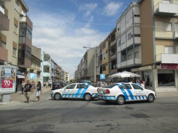 No Lavradio - Barreiro Detido um individuo que tentava falar com homem que ameaça suicidio
