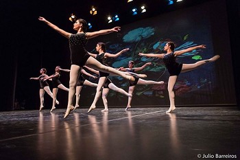 Classes da Escola de Ballet da SBUB «Os Franceses» Apresentaram o espectáculo de Ballet «Fuga em Bach» no AMAC