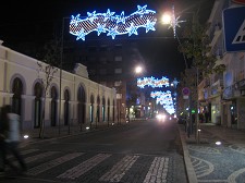 POSTAIS DA CIDADE – BARREIRO RUAS ILUMINADAS ANUNCIAM UM TEMPO DE SOLIDARIEDADE