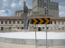 Postais do Barreiro A sinalização na rotunda um «ruído» na paisagem