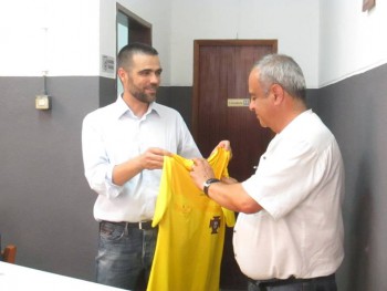 Presidente da Câmara Municipal do Barreiro Distinguido pelo NCAFB com «camisola de árbitro»