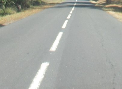 Junto à Escola dos Fuzileiros no Barreiro Estrada cortada devido a choque entre três carros . Cinco feridos