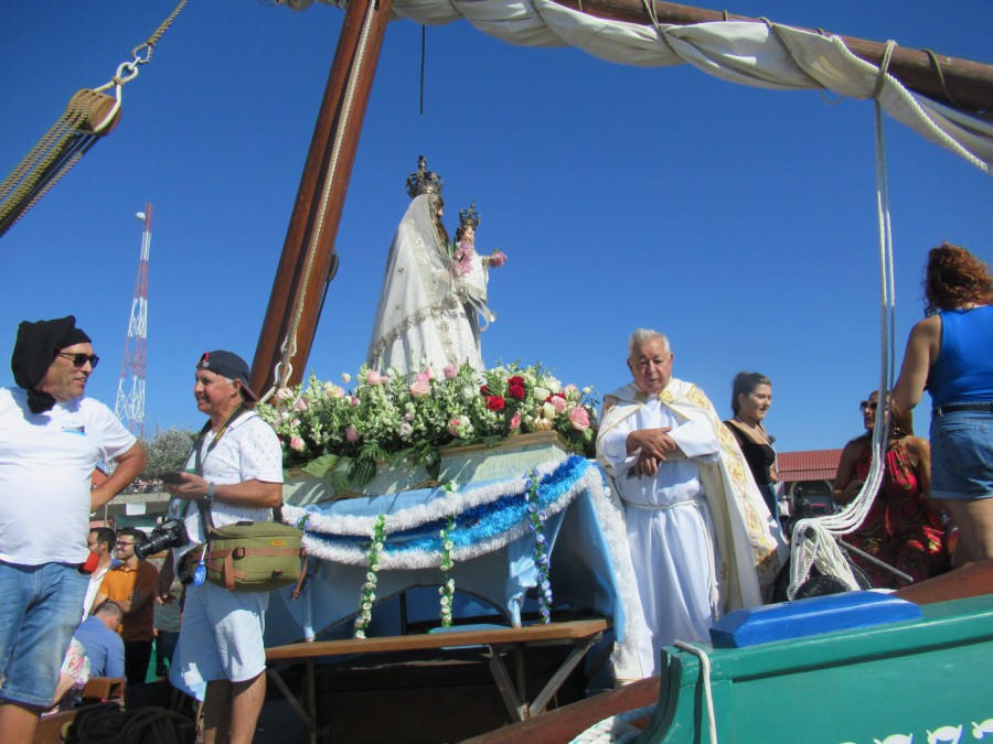 Procissão de Nª Srª do Rosário Dezenas de barcos pelos Rios Coina e Tejo com milhares de pessoas nas margens