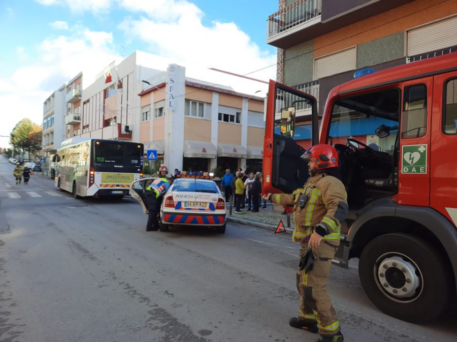 BARREIRO - Acidente na Av. J.J. Fernandes no Lavradio Um ferido ligeiro transportada ao Hospital do Barreiro