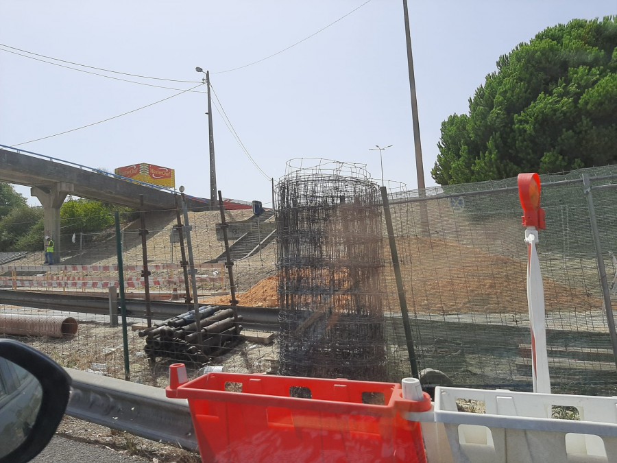 BARREIRO – Condicionamento ao tráfego no IC21 Estão a decorrer as obras da rotura de um coletor de águas