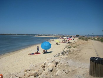 Barreiro - Águas da Praia de Alburrica> Não tem problemas para que os utentes não possam ir a banhos