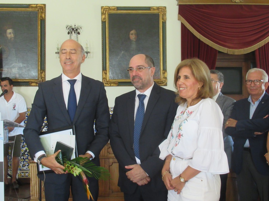 Moita - «Manuel Rodrigues Pinto e Filho, Lda» Medalha de Mérito Económico Uma homenagem aos que mantiveram a empresa ao longo de 55 anos