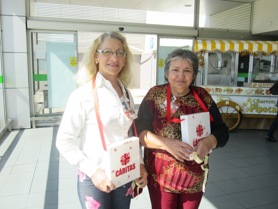 Setúbal - Dia Nacional Cáritas Peditório público com voluntários no Barreiro