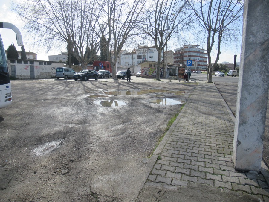 Barreiro - Praça de Táxis no Cemitério do Lavradio O espaço «está caótico» é «necessário fazer alguma coisa»