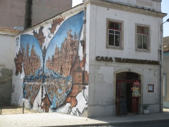 Arte Urbana no Barreiro O VIOLANT quis... a ADAO deu uma ajuda... a obra nasceu...