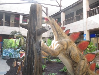 Forum Barreiro Chegaram os dinossauros . Vale a pena visitar!