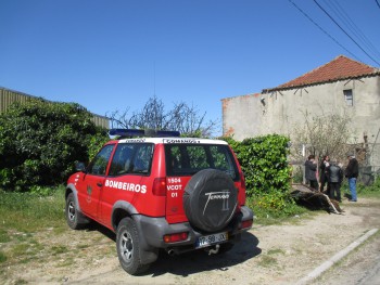 Barreiro - Escola Álvaro Velho evacuada devido a incêndio na sua proximidade Registaram-se 15 feridos ligeiros entre alunos e residentes