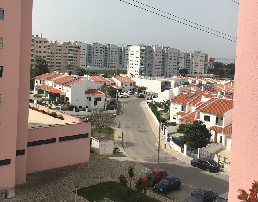 Mostre-nos o que está a acontecer na sua rua neste dia de quarentena Envie uma fotografia para jornal «Rostos» . ABRIR A MINHA JANELA PARA A CIDADE