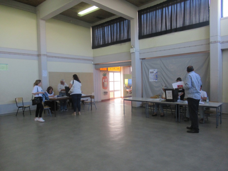 Eleições Europeias no concelho do Barreiro Às 12 horas as votações rondavam entre os 13% e 20% . Às 12 horas a nível nacional eram 11.56 %