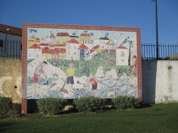 Quotidianos - Barreiro O mural já não está «tapado» pelos arbustos . Parabens, pela solução