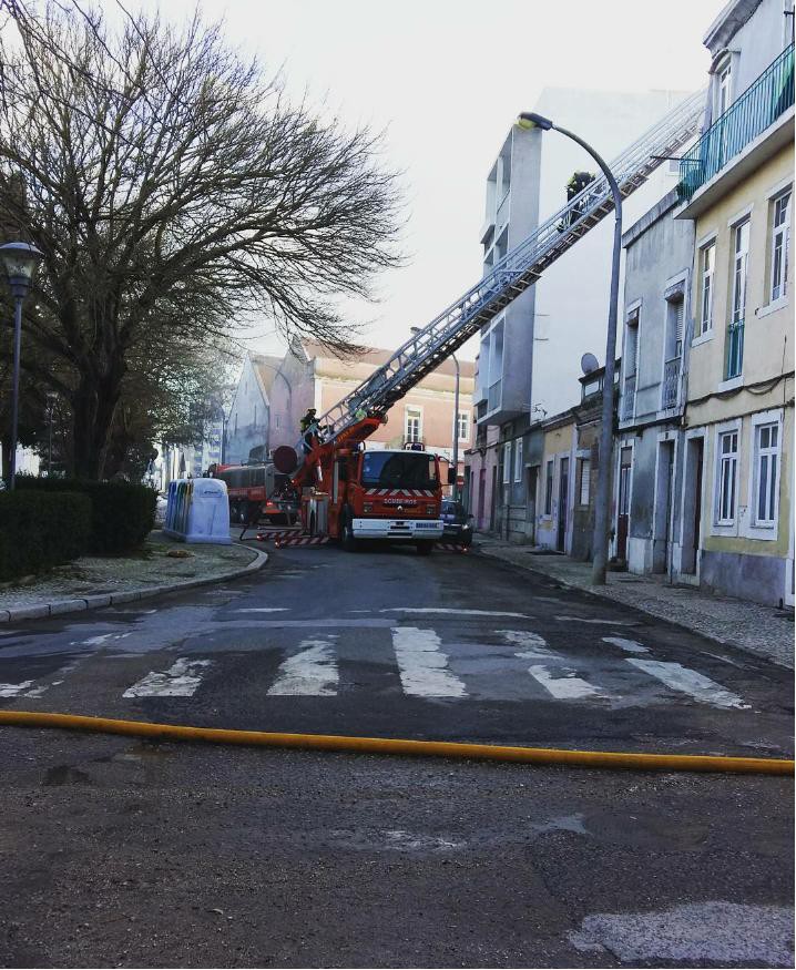 Incêndio no Barreiro Velho Operação de rescaldo vai prolongar-se