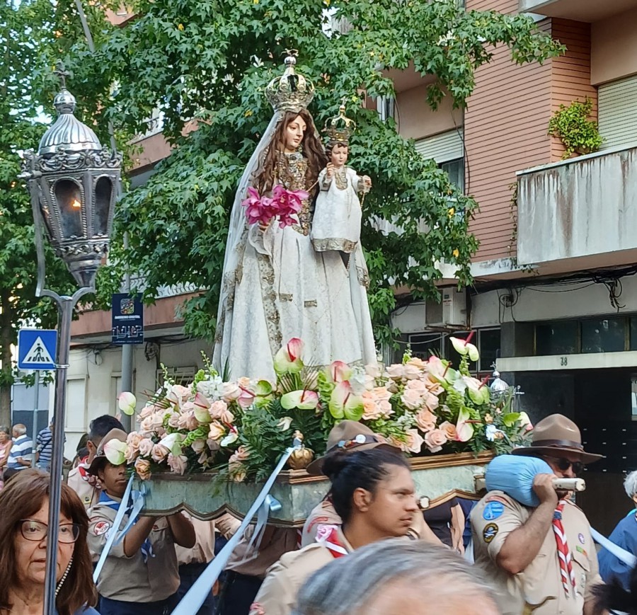 Barreiro - Procissão em Honra de Nossa Senhora do Rosário A tradição centenária cumpriu-se pelas ruas da cidade e na via marítima