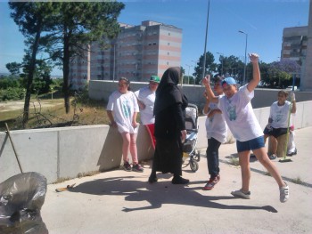 Na Quinta da Mina o «Dia B» trouxe centenas de pessoas para a rua> Um exemplo da acção que traduz o «conceito que a cidade é nossa»