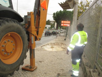 Barreiro – Rebentamento de conduta no Lavradio Origina corte de abastecimento de água . Trânsito condicionado