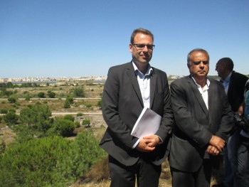 São 80 camiões por dia que circulam com sucata entre o Barreiro e o Seixal Construção da ponte beneficiará directamente 260 mil habitantes