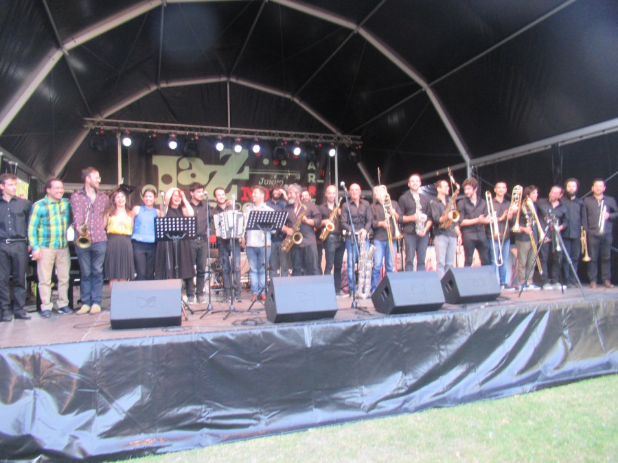 Big Band da Escola de Jazz do Barreiro no JAZZ NO PARQUE Evocação dos sons do Maestro José Batata um momento para recordar