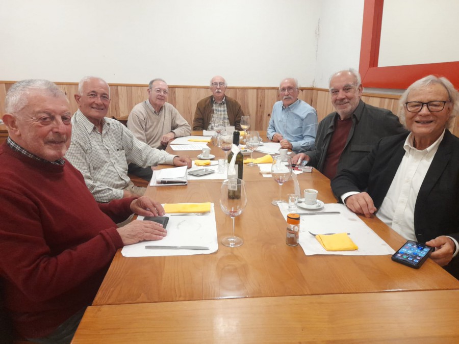 COMISSÃO DEMOCRÁTICA ADMINISTRATIVA DA CÂMARA MUNICIPAL DO BARREIRO Cumpriu a missão que lhe foi confiada . COMEMORA 50 ANOS DO 25 ABRIL