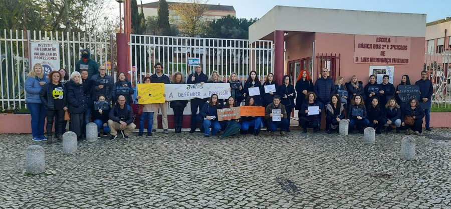 Agrupamento de Escolas do Barreiro Mais de três dezenas de professores em luta pela defesa da escola pública.