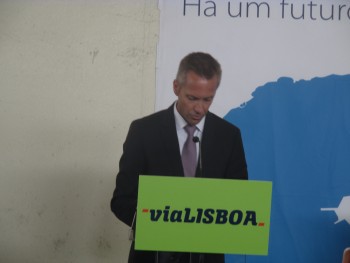 Avançar com a localização no Montijo do aeroporto complementar à Portela posição assumida por Sérgio Monteiro hoje numa iniciativa no Barreiro