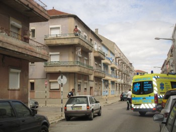 Barreiro - Homem ameaça suicídio Policia e Bombeiros tentam evitar tragédia