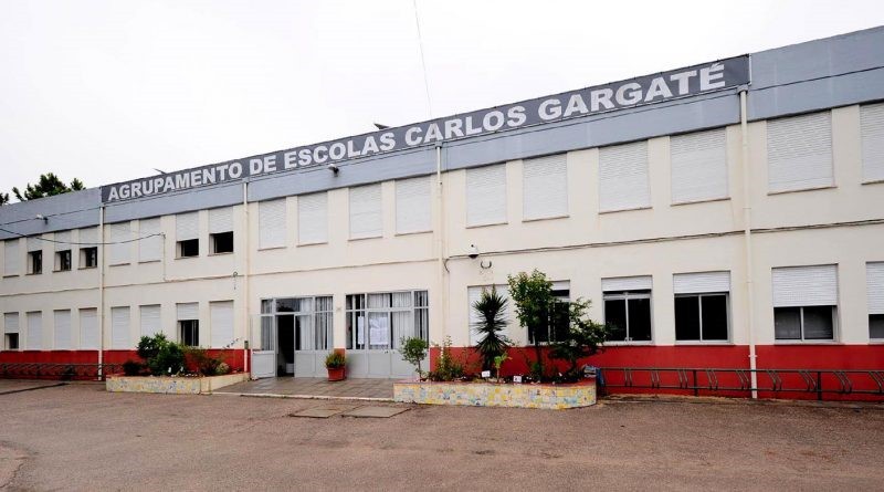 Almada - ENSINO SECUNDÁRIO NA CHARNECA DA CAPARICA. DAS NECESSIDADES REAIS AOS PALIATIVOS.