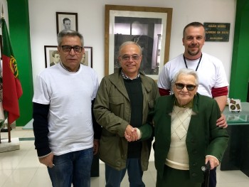 Grupo Desportivo Fabril do Barreiro Esposa e filho do ex-Presidente Eng Mário Pimenta receberam medalha do Clube